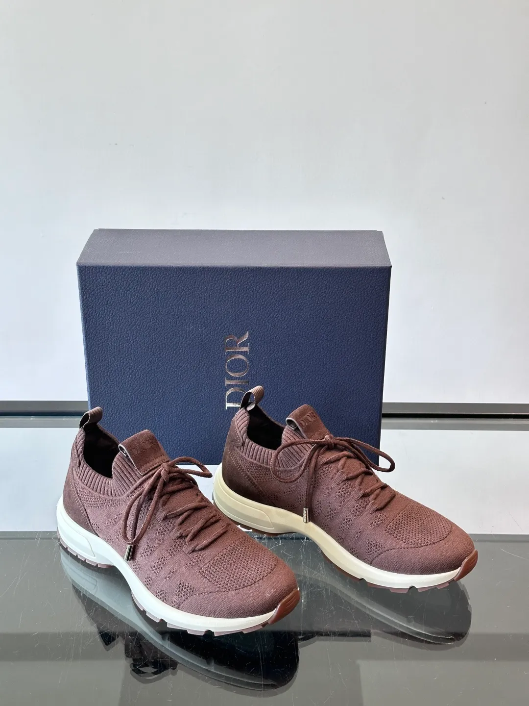 Men's Men's Shoes 💰p440 "Dior" B80 sneakers are a new product of Dior men's series, focusing on comfort and fashion. The upper is made of breathable mesh + fabric splicing, which is lightweight and fits the shape of the foot, making it super comfortable for daily wear. The sole is made of rubber, which has great grip and wear resistance, and is suitable for commuting or light sports. The overall style is simple, the gray tone is versatile, and the shoelaces are adjustable for a more stable fit. Designed by Kim Jones, it is both practical and trendy. It is one of the new hot items in early spring①. size: 39-45 (38.46 customized)
